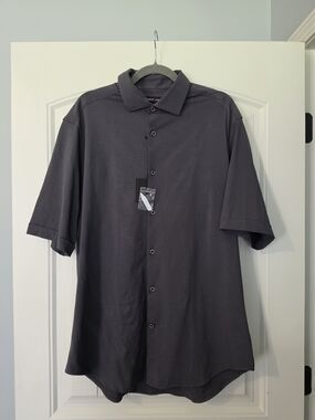 Men's Short Sleeve Button-Down Shirt in Charcoal